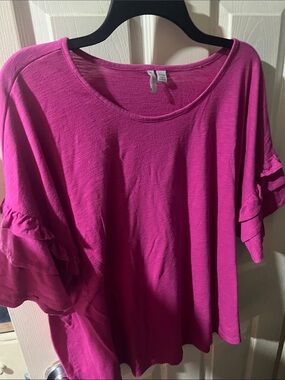 Women’s Ruffle Sleeve Tee in Bright Fuchsia - Unbranded